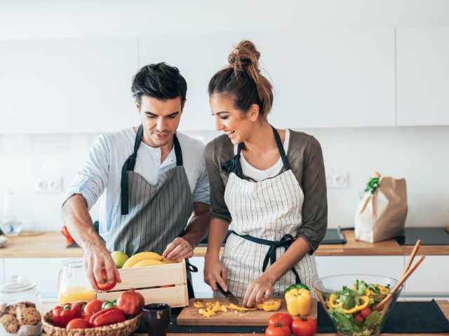 Уроци за небцето – готварските преживявания: Защо готварските курсове са супер идея за подарък за двойка?