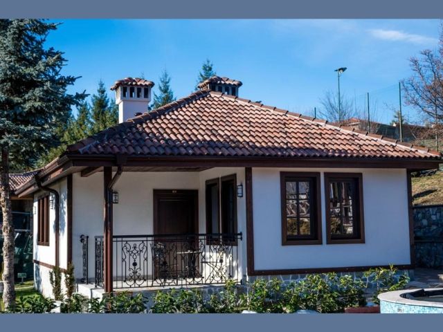 къща в традиционен български стил - снимка