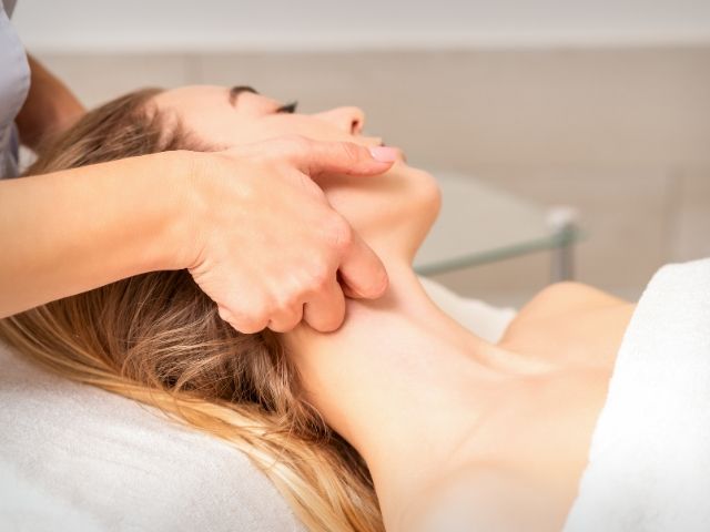миофациален масаж на лице - снимка