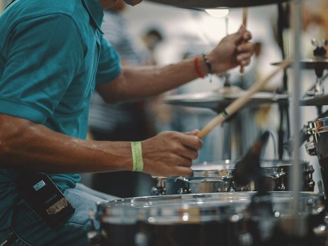 6 урока по барабани с професионален музикант - подаръчен ваучер