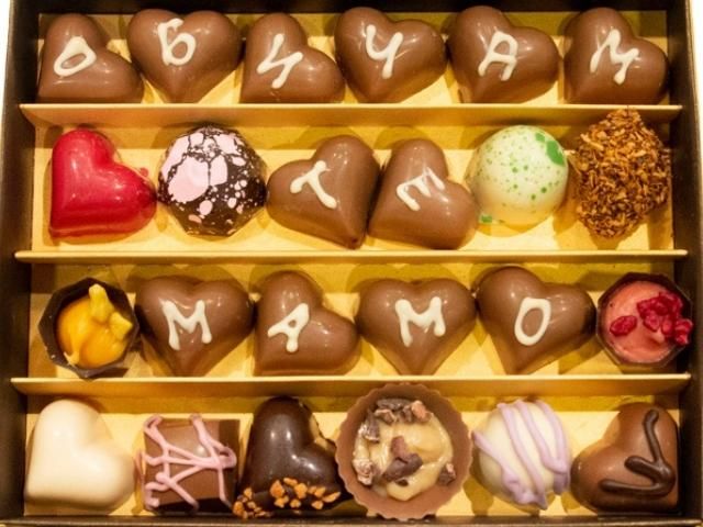 шоколадови бонбони с надпис снимка 