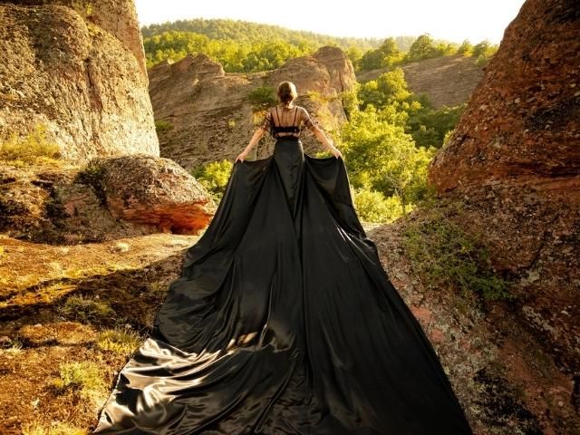 Фотосесия с flying dress на Белоградчишките скали - Gift Tube - снимка