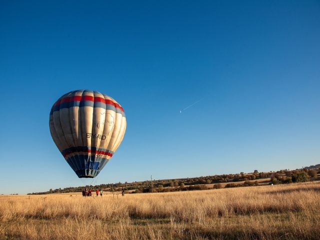 издигане-с-топловъздушен-балон-снимка