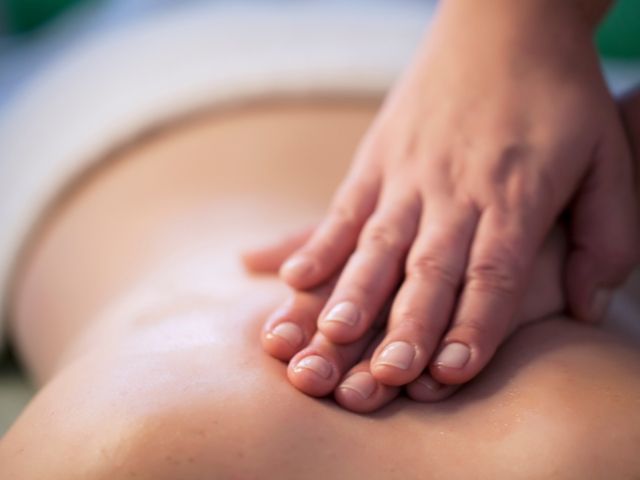 лечебен масаж на гръб - снимка