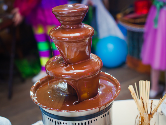 шоколадов фонтан под наем за парти - снимка