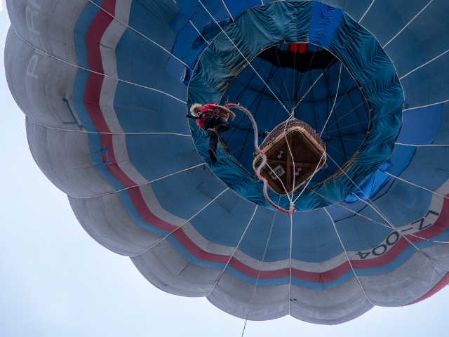 Скок с бънджи от балон до Пловдив снимка