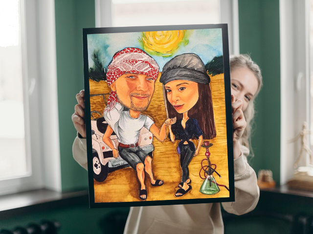 Жена държи карикатура на момче и момиче