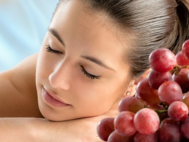 Вино терапия за лице и масаж с грозде снимка