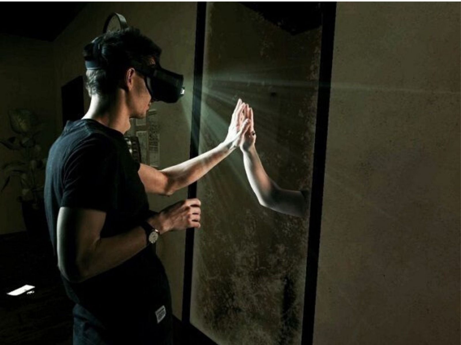 Детективи на бъдещето – VR ескейп стая за двама- подарък - снимка gift-tube2