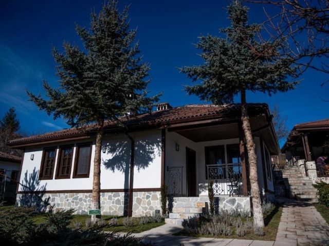 къща в традиционен български стил - снимка