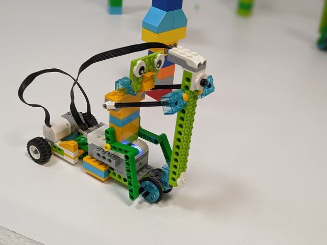 лего робот - снимка
