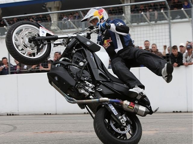  шоу с мотоциклети-луда надпревара 2024 - снимка