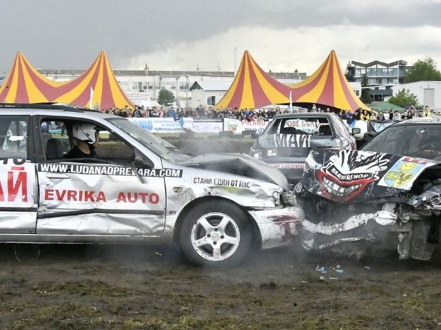 коли се блъскат по време на състезание - снимка 