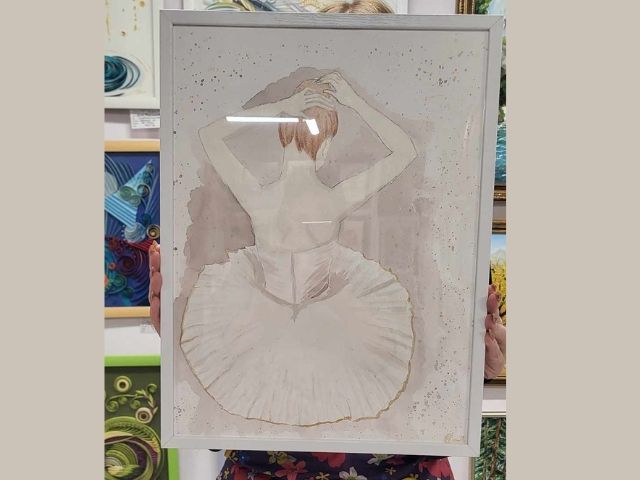картина на балерина, нарисувана с вино - снимка