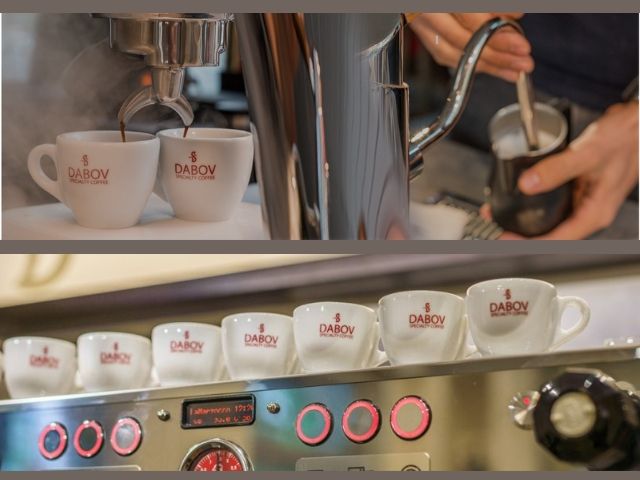 кафе машина в процес на приготвяне на кафе - снимка
