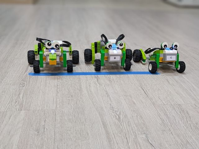 малки лего роботчета - снимка