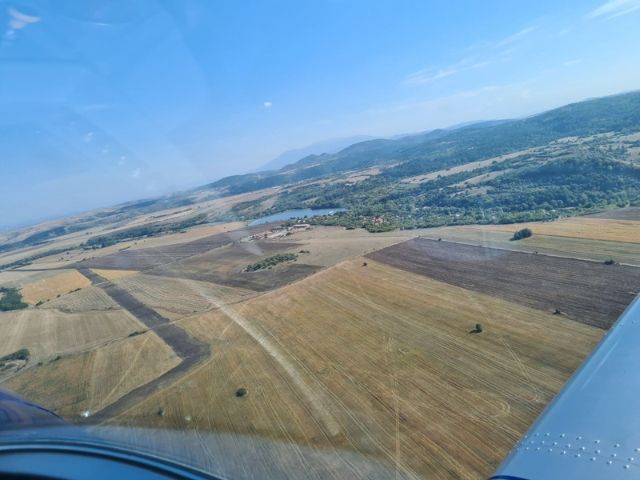 гледка от самолет над софийското поле - снимка