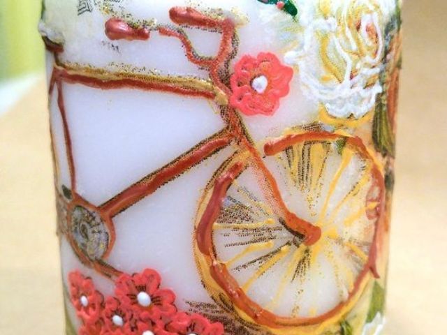 колело, нарисувано върху свещ