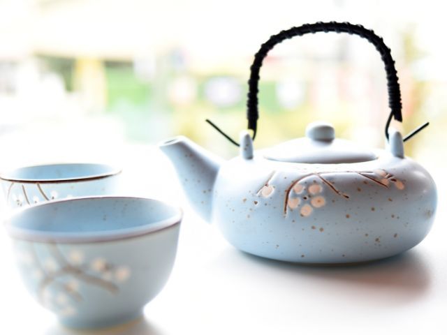Японски чайник и чаши