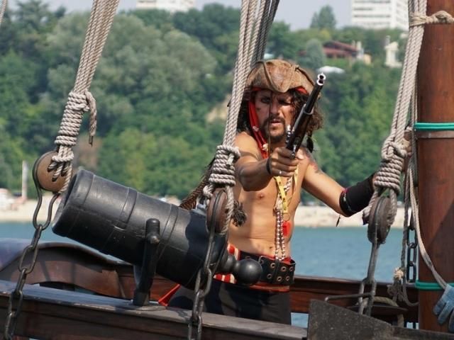 Ергенско парти на пиратски кораб