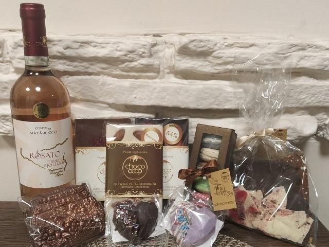 Gift Box - изискан сет от бутиков шоколад и вино
