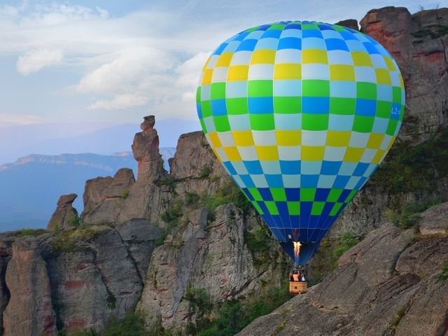 С балон над Белоградчишките скали за 4-има - панорамно издигане
