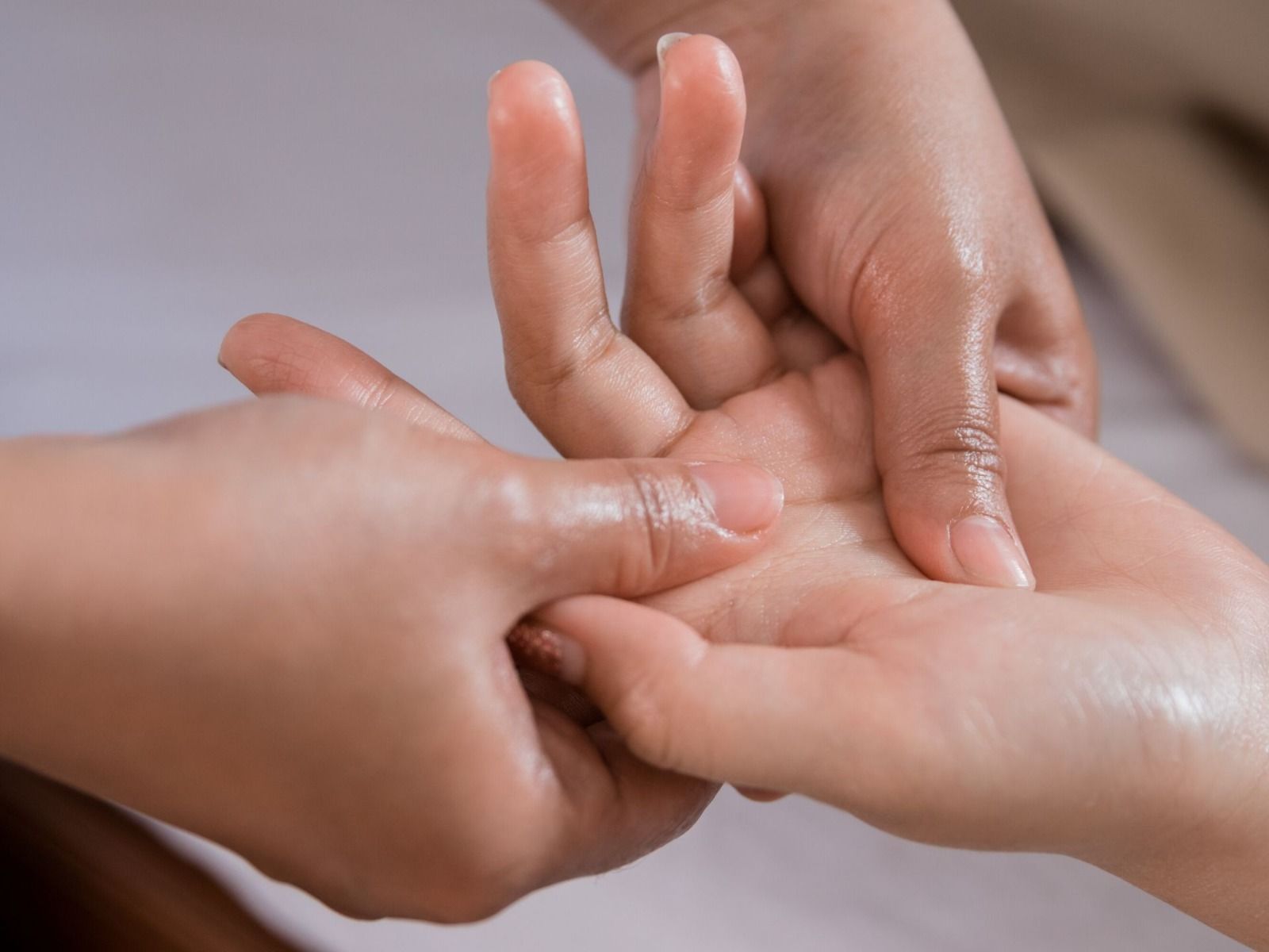 масаж на ръце методика на рефлексотерапия -  снимка 