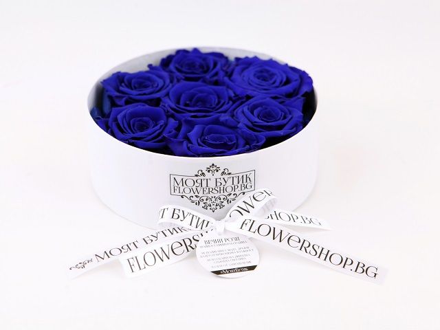 Седем вечни рози в кутия (сини)