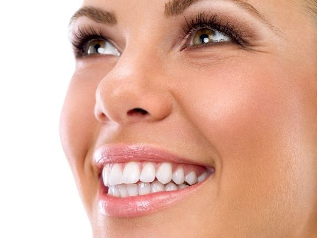 Холивудска усмивка - избелване на зъби с лег снимка