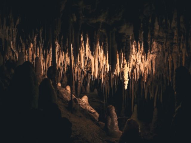 преход до пещерата змеъожа дупка - снимка