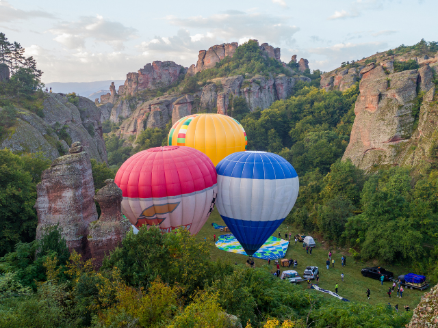 Полет с балон на балонена фиеста 2024 Белоградчишки скали