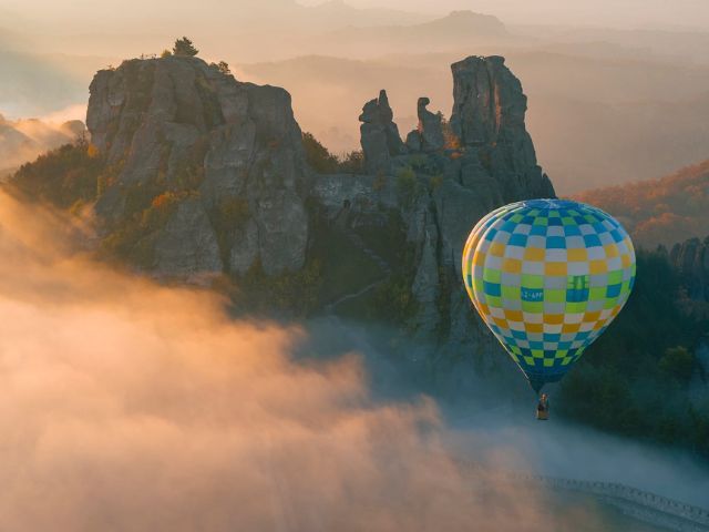 Полет с балон над Белоградчишките скали снимка