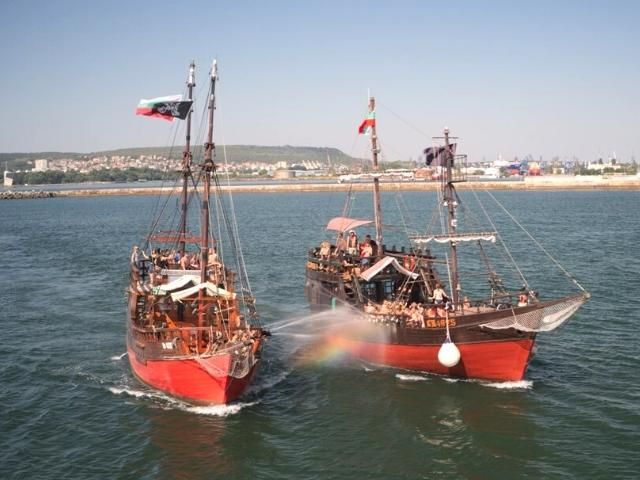 Разходка с пиратски кораб за двама - снимка