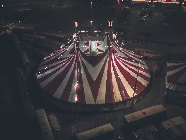 Старият цирк - онлайн ескейп стая снимка