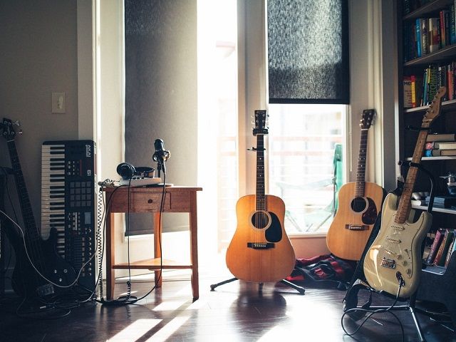 3 урока по китара с професионален музикант - ваучер за подарък