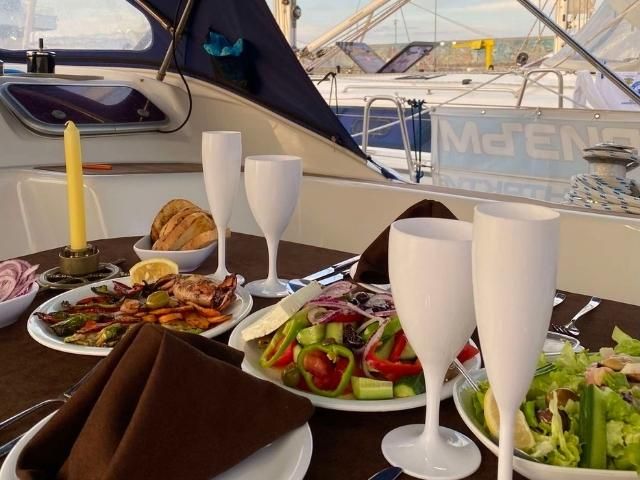 Романтична вечеря и разходка с яхта до Несебър - снимка