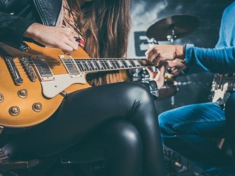 3 урока по китара с професионален музикант - ваучер за преживяване