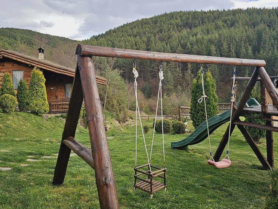 люлки в двора на Панорама хаус