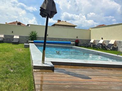 външен басейн с минерална вода